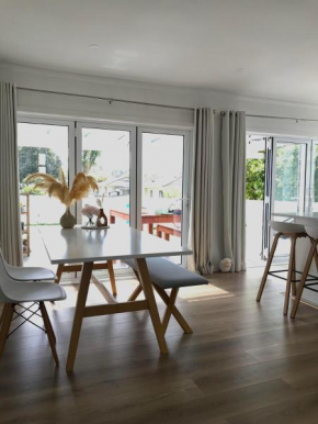 Bright & Comfy Stay in Newly Renovated Home with parking